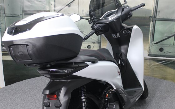 Gebrauchtmotorrad Honda SH125i - Bild 9