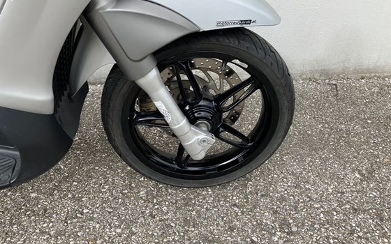 Gebrauchtmotorrad Piaggio Beverly 350ie Sport Touring - Bild 15 Gebrauchtmotorrad Piaggio Beverly 350ie Sport Touring - Bild 15