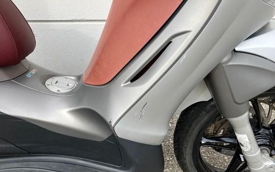 Gebrauchtmotorrad Piaggio Beverly 350ie Sport Touring - Bild 16 Gebrauchtmotorrad Piaggio Beverly 350ie Sport Touring - Bild 16