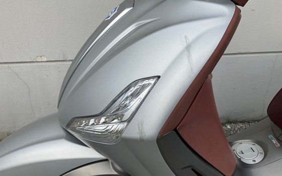 Gebrauchtmotorrad Piaggio Beverly 350ie Sport Touring - Bild 4 Gebrauchtmotorrad Piaggio Beverly 350ie Sport Touring - Bild 4