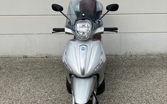 Gebrauchtmotorrad Piaggio Beverly 350ie Sport Touring - Bild 5 Gebrauchtmotorrad Piaggio Beverly 350ie Sport Touring - Bild 5