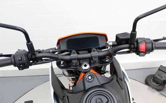 Motorrad Occasion KTM 390 SMC R - Bild 10