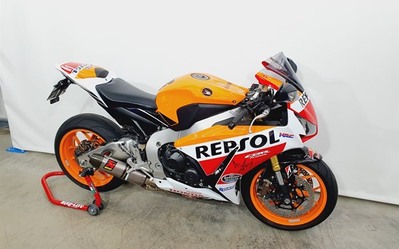 Gebrauchtmotorrad Honda CBR1000RR Fireblade - Bild 2