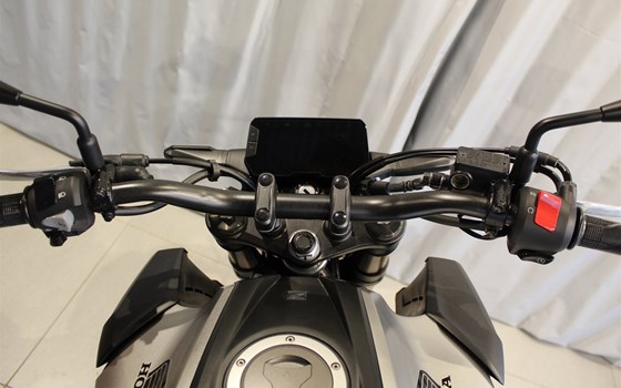 Gebrauchtmotorrad Honda CB125R - Bild 13