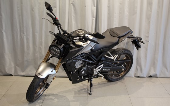 Gebrauchtmotorrad Honda CB125R - Bild 7