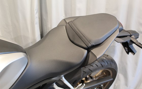 Gebrauchtmotorrad Honda CB125R - Bild 8