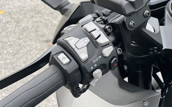 Gebrauchtmotorrad Kawasaki Ninja 1100SX SE - Bild 7