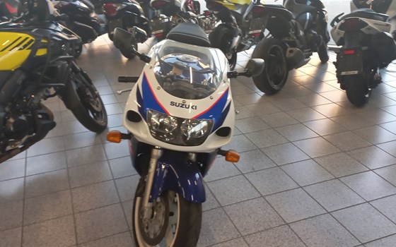 Gebrauchtmotorrad Suzuki GSX-R 600 - Bild 3 Gebrauchtmotorrad Suzuki GSX-R 600 - Bild 3