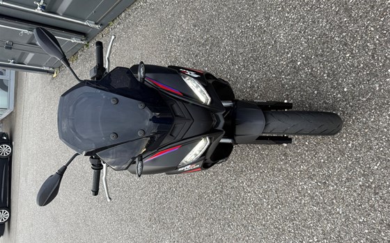 Gebrauchtmotorrad Aprilia SR GT Replica 125 - Bild 3 Gebrauchtmotorrad Aprilia SR GT Replica 125 - Bild 3