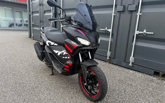 Gebrauchtmotorrad Aprilia SR GT Replica 125 - Bild 4 Gebrauchtmotorrad Aprilia SR GT Replica 125 - Bild 4