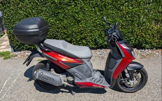 Gebrauchtmotorrad Aprilia Sportcity Street 300 - Bild 2 Gebrauchtmotorrad Aprilia Sportcity Street 300 - Bild 2