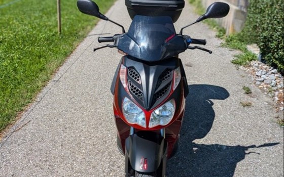 Gebrauchtmotorrad Aprilia Sportcity Street 300 - Bild 3 Gebrauchtmotorrad Aprilia Sportcity Street 300 - Bild 3
