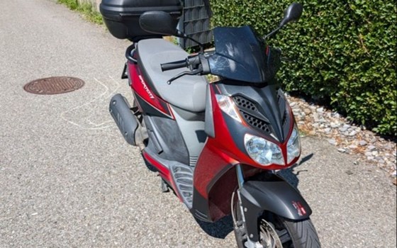 Gebrauchtmotorrad Aprilia Sportcity Street 300 - Bild 4 Gebrauchtmotorrad Aprilia Sportcity Street 300 - Bild 4