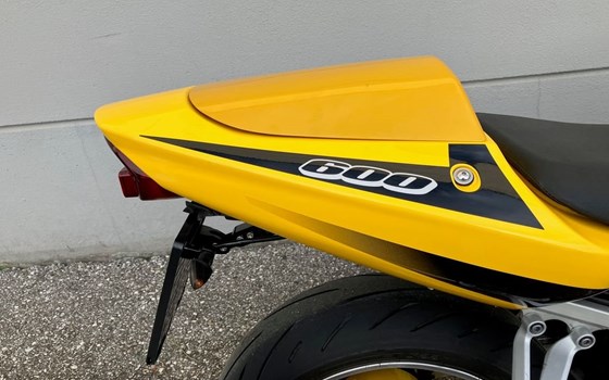 Gebrauchtmotorrad Suzuki GSX-R 600 - Bild 8 Gebrauchtmotorrad Suzuki GSX-R 600 - Bild 8