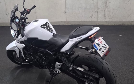 Gebrauchtmotorrad Suzuki GSR 750 - Bild 7 Gebrauchtmotorrad Suzuki GSR 750 - Bild 7