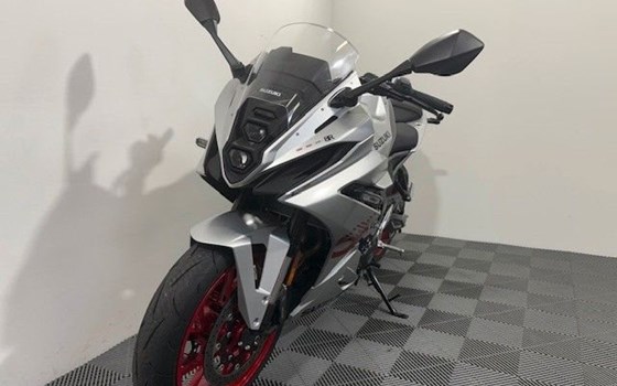 Gebrauchtmotorrad Suzuki GSX-8R - Bild 2