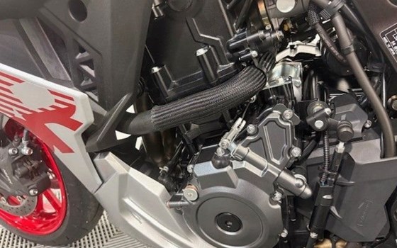 Gebrauchtmotorrad Suzuki GSX-8R - Bild 5