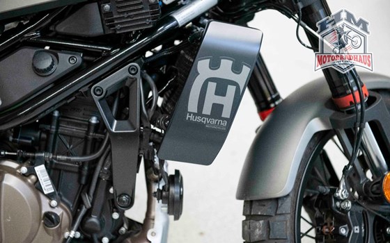 Gebrauchtmotorrad Husqvarna Svartpilen 125 - Bild 11