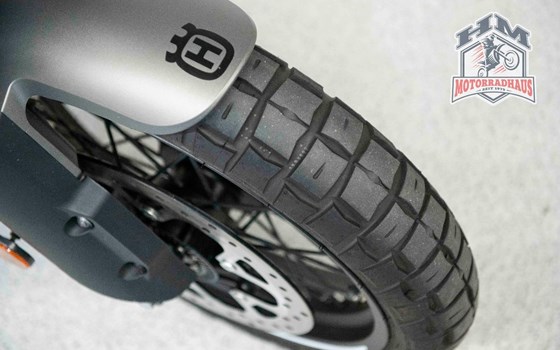 Gebrauchtmotorrad Husqvarna Svartpilen 125 - Bild 13