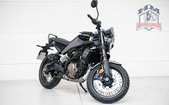 Gebrauchtmotorrad Husqvarna Svartpilen 125 - Bild 4