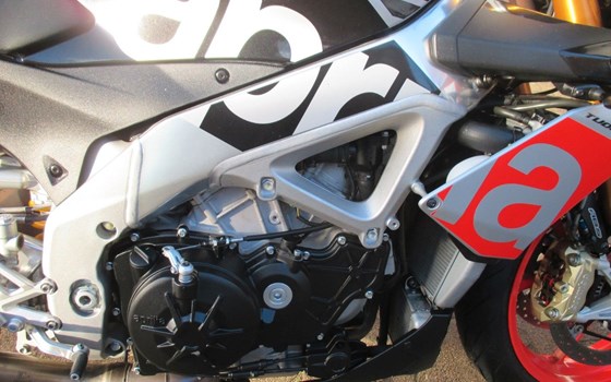 Gebrauchtmotorrad Aprilia Tuono V4 1100 Factory - Bild 13
