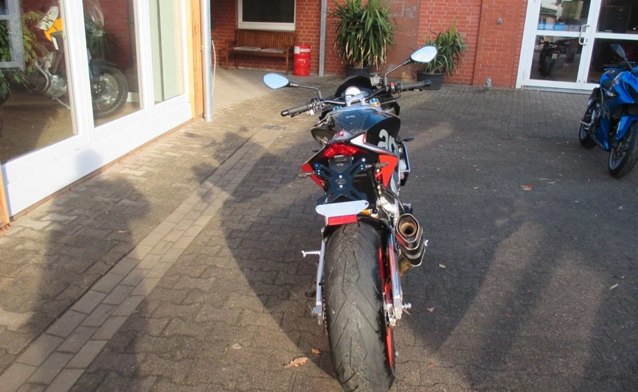 Angebot Aprilia Tuono V4 1100 Factory Bild 4: Angebot Aprilia Tuono V4 1100 Factory