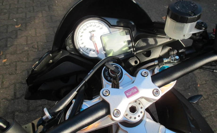 Angebot Aprilia Tuono V4 1100 Factory Bild 9: Angebot Aprilia Tuono V4 1100 Factory