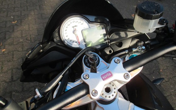 Gebrauchtmotorrad Aprilia Tuono V4 1100 Factory - Bild 9