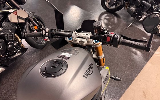 Gebrauchtmotorrad Triumph Speed Triple 1200 RS - Bild 2