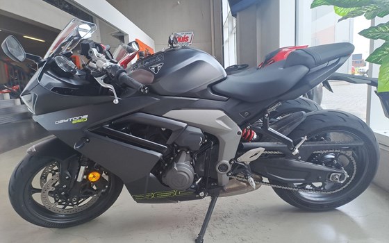 Gebrauchtmotorrad Triumph Daytona 660 - Bild 2