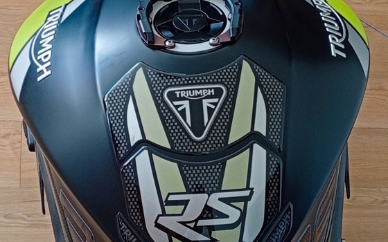 Gebrauchtmotorrad Triumph Speed Triple 1050 - Bild 3