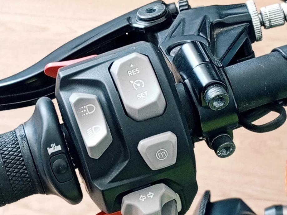 Angebot Triumph Speed Triple 1050 Bild 10: Angebot Triumph Speed Triple 1050