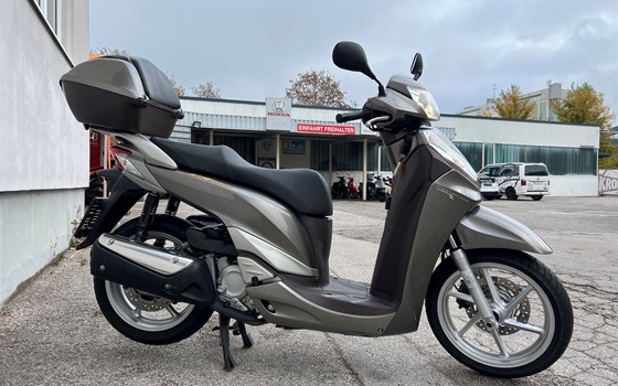 Gebrauchtmotorrad Honda SH300i - Bild 3 Gebrauchtmotorrad Honda SH300i - Bild 3