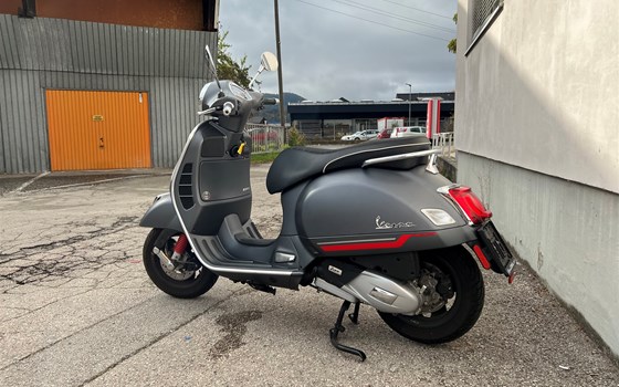 Gebrauchtmotorrad Vespa GTS 125 i.e. Super Sport - Bild 2 Gebrauchtmotorrad Vespa GTS 125 i.e. Super Sport - Bild 2