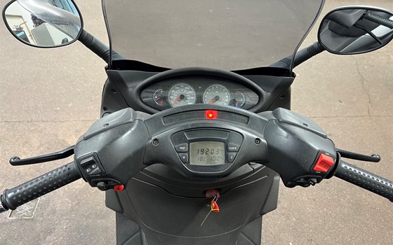 Gebrauchtmotorrad Piaggio X9 125 - Bild 5 Gebrauchtmotorrad Piaggio X9 125 - Bild 5