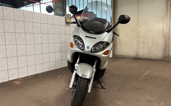 Gebrauchtmotorrad Piaggio X9 125 - Bild 2 Gebrauchtmotorrad Piaggio X9 125 - Bild 2