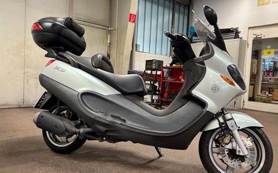 Gebrauchtmotorrad Piaggio X9 125 - Bild 3 Gebrauchtmotorrad Piaggio X9 125 - Bild 3