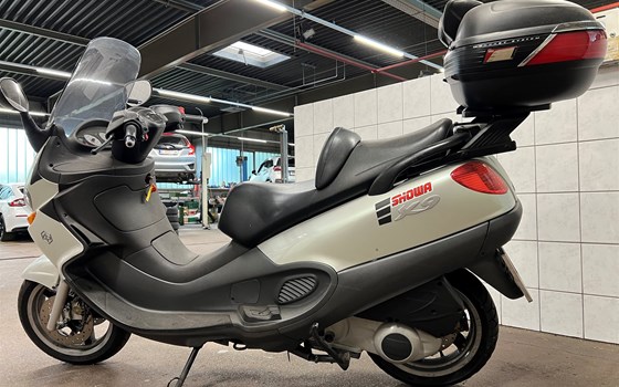 Gebrauchtmotorrad Piaggio X9 125 - Bild 4 Gebrauchtmotorrad Piaggio X9 125 - Bild 4