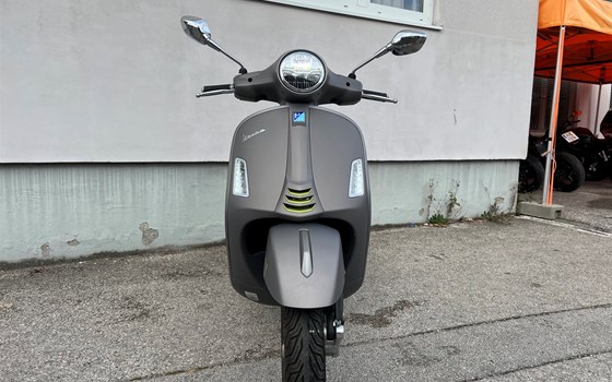 Gebrauchtmotorrad Vespa GTS 125 Supertech iGET - Bild 3 Gebrauchtmotorrad Vespa GTS 125 Supertech iGET - Bild 3