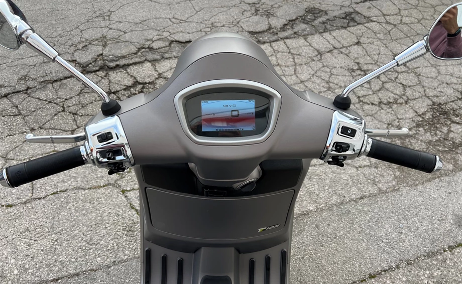 Angebot Vespa GTS 125 Supertech iGET Bild 5: Angebot Vespa GTS 125 Supertech iGET