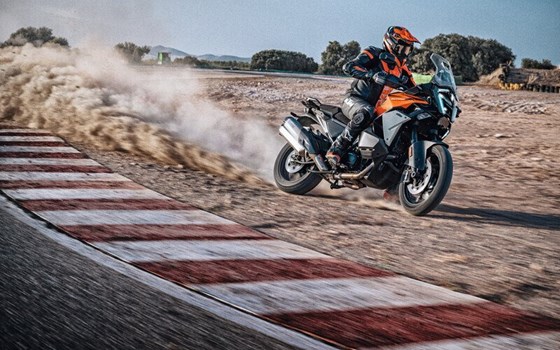 Neufahrzeug KTM 1390 Super Adventure S - Bild 1 Neufahrzeug KTM 1390 Super Adventure S - Bild 1