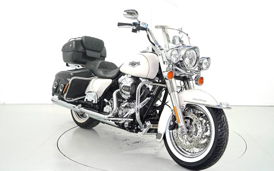 Motorrad Occasion Harley-Davidson Road King Classic FLHRC - Bild 2