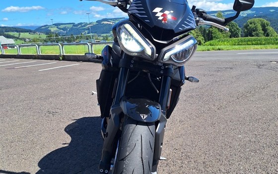 Gebrauchtmotorrad Triumph Street Triple R - Bild 3 Gebrauchtmotorrad Triumph Street Triple R - Bild 3