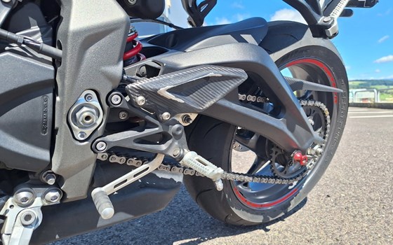 Gebrauchtmotorrad Triumph Street Triple R - Bild 7 Gebrauchtmotorrad Triumph Street Triple R - Bild 7