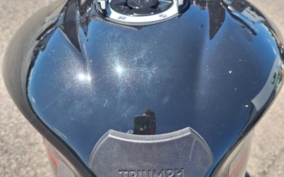 Gebrauchtmotorrad Triumph Street Triple R - Bild 8 Gebrauchtmotorrad Triumph Street Triple R - Bild 8