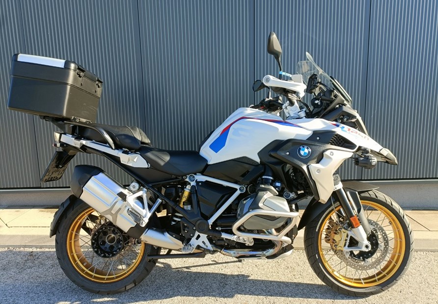 BMW R 1250 GS (light-white/racing-blue met/racing-red)