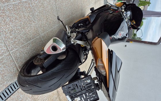 Gebrauchtmotorrad Suzuki GSX-R 1000 - Bild 6 Gebrauchtmotorrad Suzuki GSX-R 1000 - Bild 6