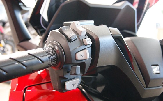 Gebrauchtmotorrad Honda Forza 125 - Bild 5