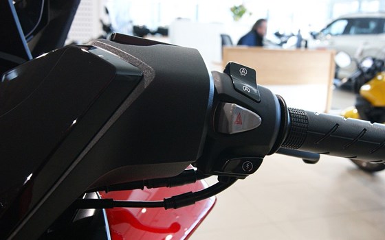 Gebrauchtmotorrad Honda Forza 125 - Bild 6 Gebrauchtmotorrad Honda Forza 125 - Bild 6