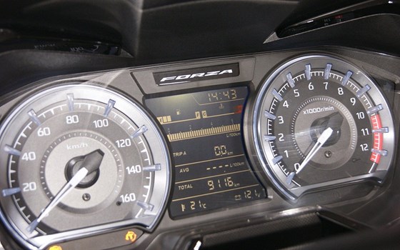 Gebrauchtmotorrad Honda Forza 125 - Bild 7